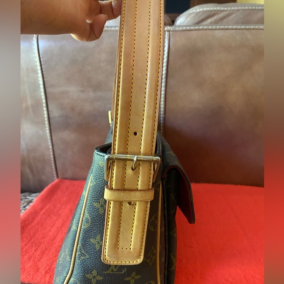 Authentic Louis Vuitton Viva Cite GM in monogram - Picture 4 of 11